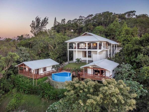 La photo montre l'objet Apricari Villa / Luxury Views / 5 BDRM / Pool situé dans la ville de Diamond Rock.