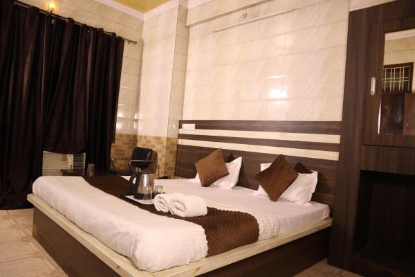 På billedet ses objektet HOTEL P R Palace beliggende i byen Lucknow.