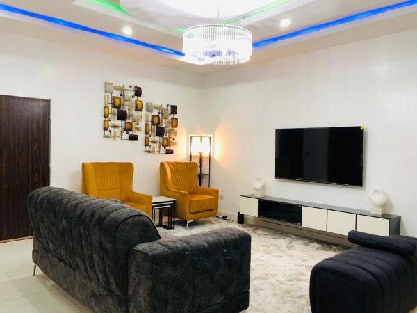 På billedet ses objektet Exotic 2 bedroom apartment beliggende i byen Abuja.