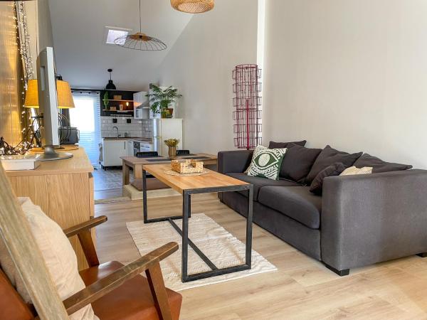 A la foto es mostra l'objecte Maison cosy et atypique situat a la ciutat de Arzens.