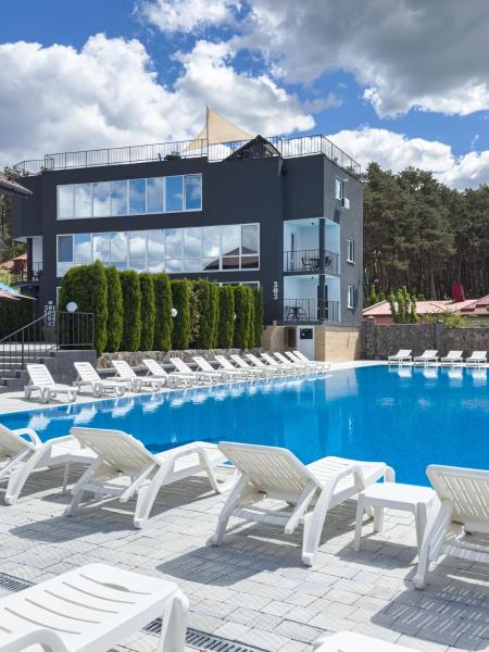 A la foto es mostra l'objecte Avalon Hotel&Pool situat a la ciutat de Busk.