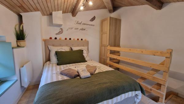 Na zdjęciu widoczny jest obiekt HOME ET HOLIDAY La Muscadelle położony w mieście Viviers.