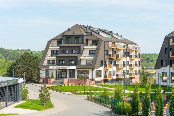 Na fotografii je vidět objekt Fruške Residences - Fruške Terme nacházející se ve městě Zmajevac.