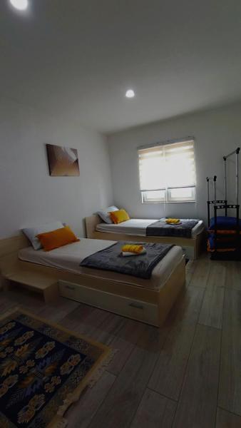 A la foto es mostra l'objecte Apartman Orhan situat a la ciutat de Mostar.