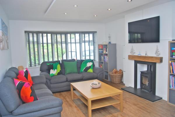 Cartrefnumber64 - Dog-friendly Bungalow, 2 Reception Rooms - Benllech