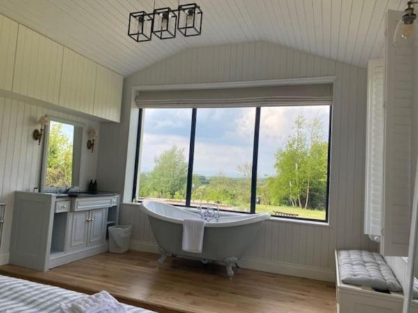 På billedet ses objektet Harry's Cottage beliggende i byen Aghanloo.