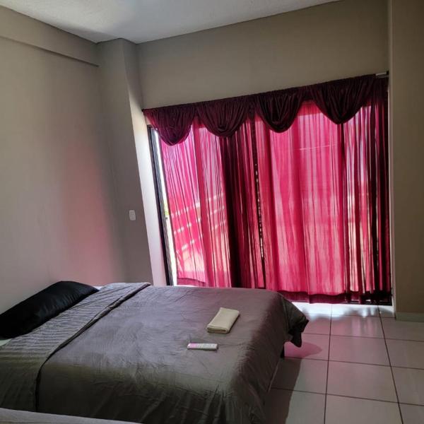 Na fotografii je vidět objekt Restaurante y Hostal Romayor nacházející se ve městě El Congo.