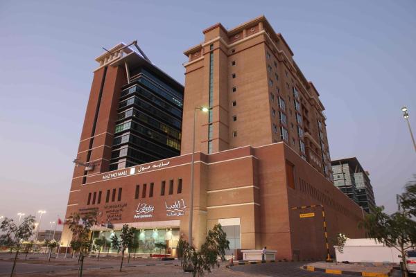 På bilden syns objektet L'Arabia Hotel Apartments som ligger i staden Muşaffaḩ.