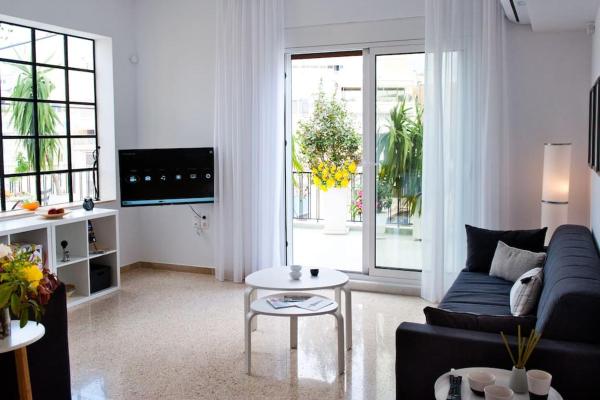 Lush Green Terrace Penthouse, Heart of Monastiraki, Athens