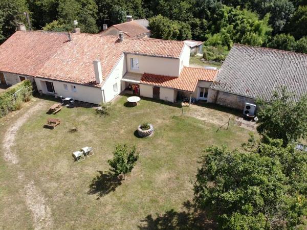 En la foto se muestra el objeto Gite du lavoir ubicado en la ciudad de Joussé.