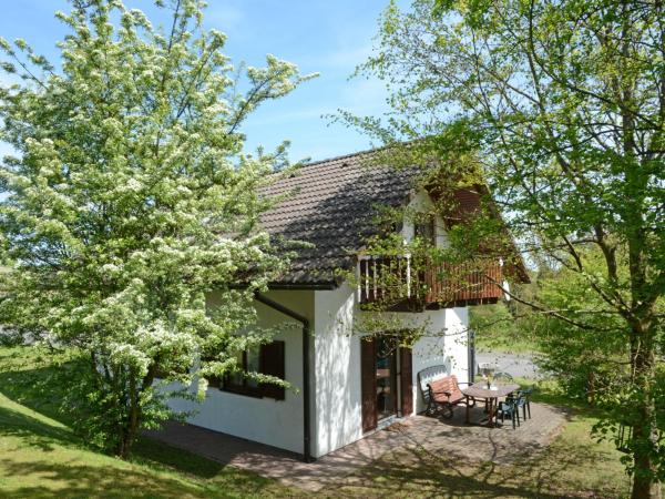 A la foto es mostra l'objecte Holiday Home Dorf 4- Haus 27 by Interhome situat a la ciutat de Kirchheim.