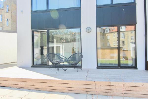 Na zdjęciu widoczny jest obiekt Fantastic 1-BR apartment with a terrace - 160 położony w mieście Aarhus.