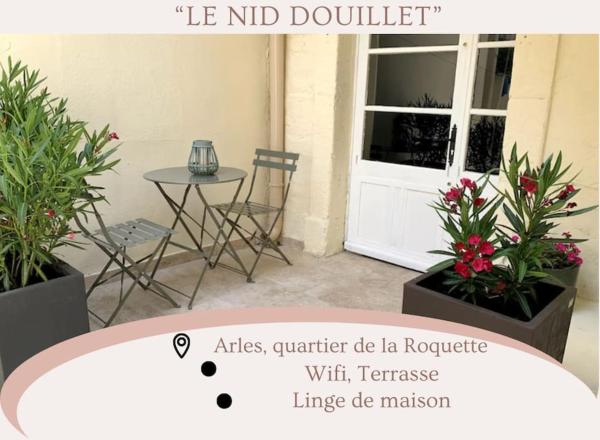 A la foto es mostra l'objecte Le nid douillet Terrasse La Roquette Arles situat a la ciutat de Arles.