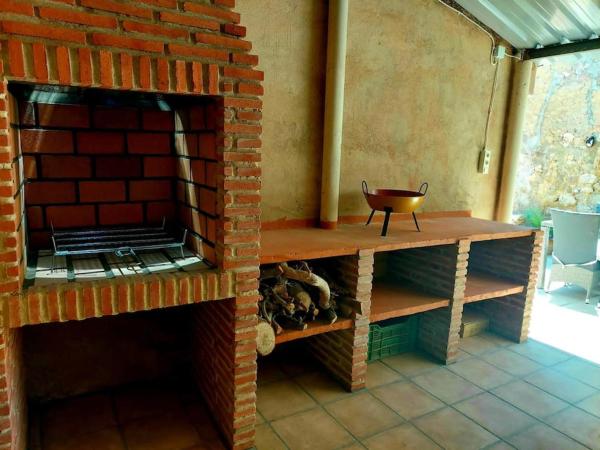 A la foto es mostra l'objecte Casa rural con barbacoa y amplia terraza. situat a la ciutat de Cubas.