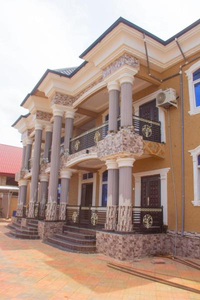 The photo shows the Maakyere Apartments located in the city of Kintampo.