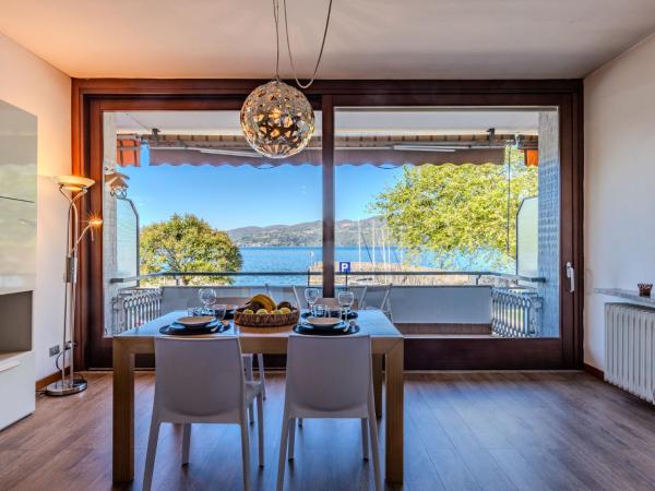 写真にはイスプラ市にあるApartment Attilio lake front view by Interhomeが写っています。