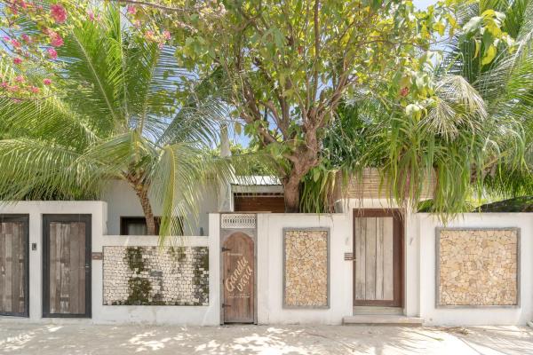 Na zdjęciu widoczny jest obiekt Brickwood Ganduvaru Private Villas położony w mieście Rasdu.