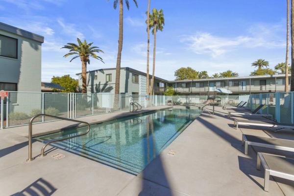 Billede 4: Walkable OTS, Heated Poolside Mid Century Condo