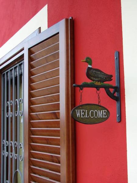 På billedet ses objektet La casa rossa nel Monferrato a Moncucco Torinese beliggende i byen Albugnano .