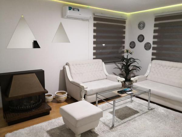 Na zdjęciu widoczny jest obiekt Apartment Mirror położony w mieście Visoko.