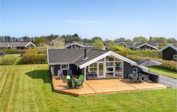 A la foto es mostra l'objecte Holiday Home Strandparken Xi situat a la ciutat de Otterup.