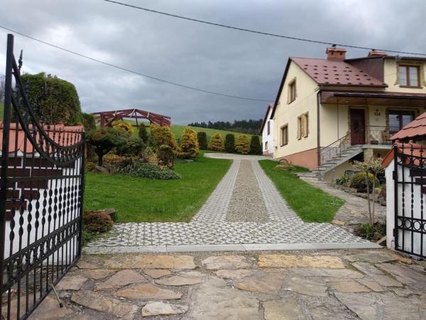 En la foto se muestra el objeto Dom z ogrodem w malowniczej okolicy Bieszczady ubicado en la ciudad de Ropienka.