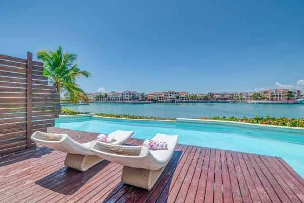 På billedet ses objektet FISHING LODGE, INFINITY POOL, VISTAS A LA BAHIA beliggende i byen Punta Cana.