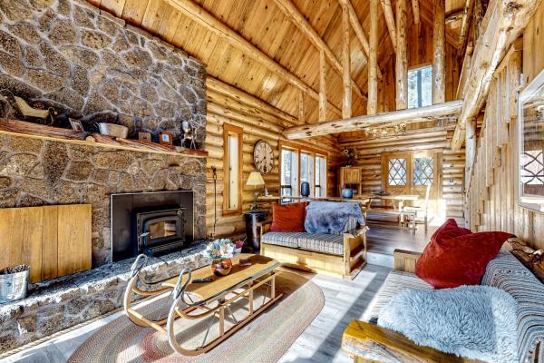 På billedet ses objektet Kicking it Real Log Cabin beliggende i byen La Pine.