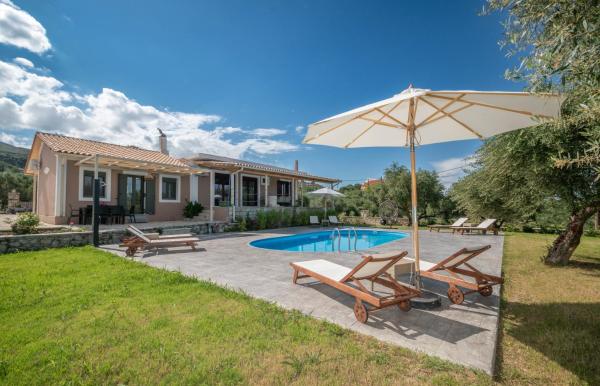 The photo shows the Ariadni Vista Mare Villa by