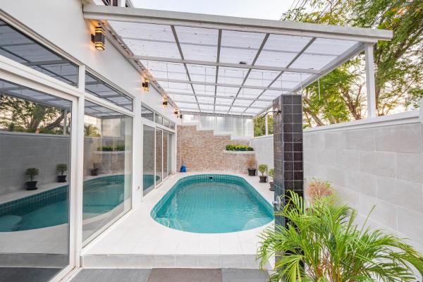 Deluxe pool 4 bedroom 3 bath villa, Jomtien Beach, Джомтьен-Бич