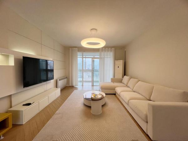 Eastern Hub - Jing'an Temple Branch 4-bedroom with 2 Balconies, Шанхай