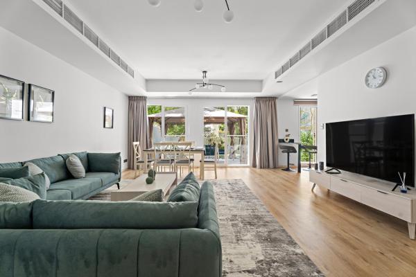 Whole 3 BR with Maids Room House - The Springs - Privat Garden, Dubaj