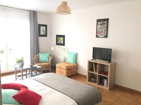 Na zdjęciu widoczny jest obiekt Studio centre-ville accès direct Paris położony w mieście Saint-Cloud.