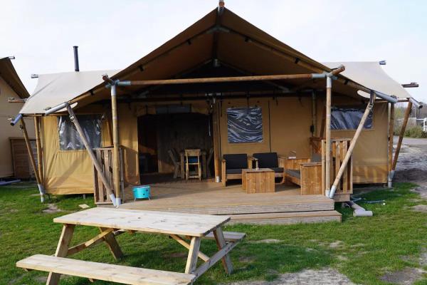 照片显示了位于Asten-Heusden市的Glamperen met eigen badkamer in De Peel voor 6 Pers Happy物件。