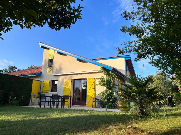 På billedet ses objektet Jolie maison de vacances avec terrasse et jardin beliggende i byen Uza.