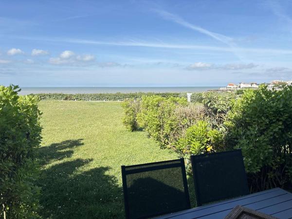 A la foto es mostra l'objecte Studio en bord de mer à Royan, parking, TV, tout équipé - FR-1-494-67 situat a la ciutat de Royan.