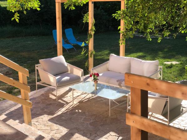 Op de foto is het object Pink Garden Events Advance Notice Required te zien, gelegen in de stad Giarmata.