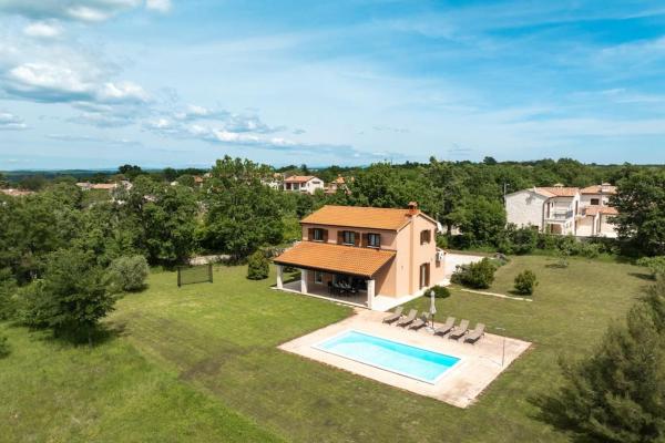 Na foto é possível ver o objeto Villa Maslina by Briskva localizado na cidade de Poreč.
