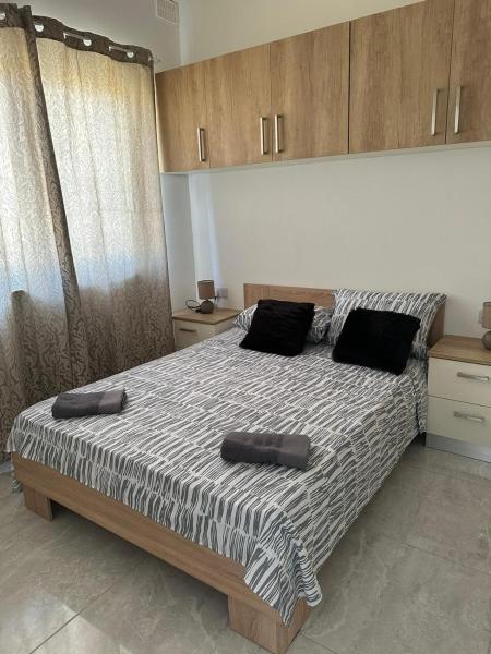 Na fotografii je vidět objekt Corner Heights Apartments nacházející se ve městě Birzebbuga.