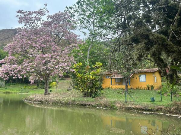 写真にはPosse市にあるChalé com 2 quartos na Beira do Lago Pet Friendlyが写っています。