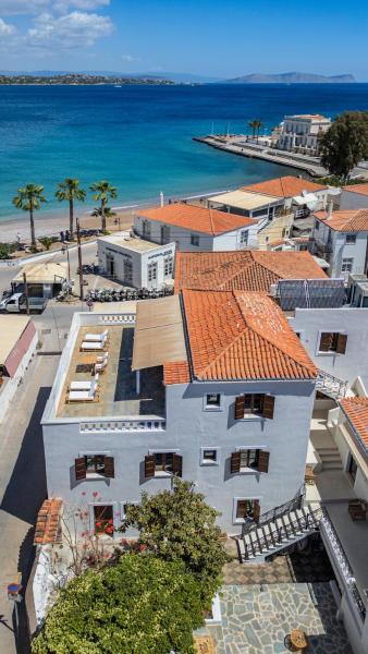 La photo montre l'objet Teresa Spetses situé dans la ville de Spetses.