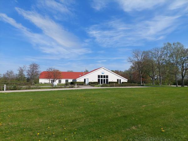 A la foto es mostra l'objecte Læsø Efterskole situat a la ciutat de Læsø.