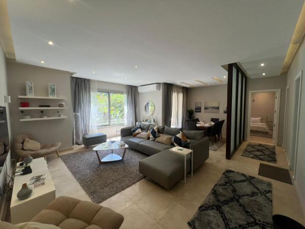 Nella foto è visibile l'oggetto Garden Haven -Serene Modern Stay situato nella città di Il Cairo.