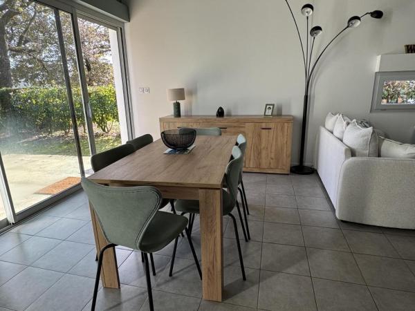 Na fotografii je vidět objekt Maison pintoun nacházející se ve městě Cagnotte.