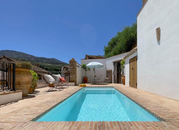 A la foto es mostra l'objecte Stunning Spanish white village home Private pool Stunning Views situat a la ciutat de Albuñuelas.