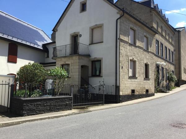 Auf dem Foto ist das Objekt Altes Steinmetzhaus Eifelstube in der Stadt Kempenich zu sehen.
