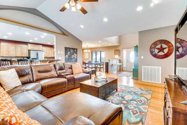 På billedet ses objektet Family-Friendly Ozarks Getaway Less Than 21 Mi to Branson! beliggende i byen Omaha.