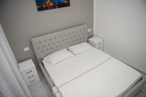 Na fotografii je vidět objekt Villa Stefano Stepa nacházející se ve městě Tragjas.
