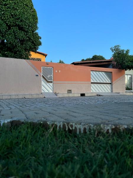 A la foto es mostra l'objecte Refúgio Serrano situat a la ciutat de Martins.