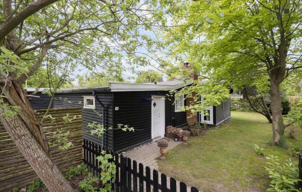 A la foto es mostra l'objecte Three-Bedroom Holiday Home In Hornbak situat a la ciutat de Hornbæk.